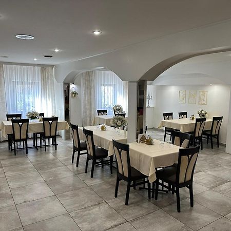 Golden Golem Hotel & Spa Прага Екстер'єр фото