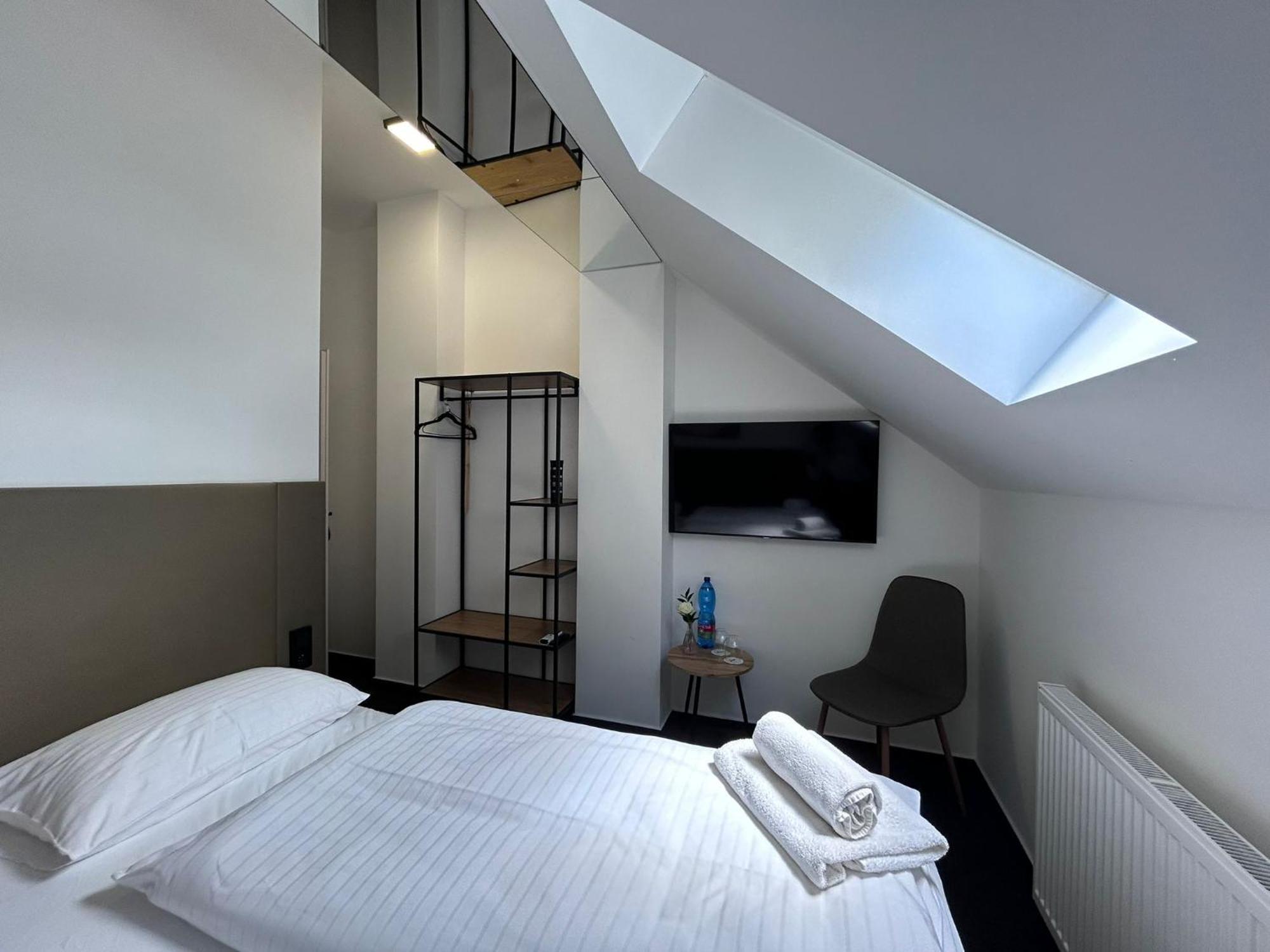 Golden Golem Hotel & Spa Прага Екстер'єр фото