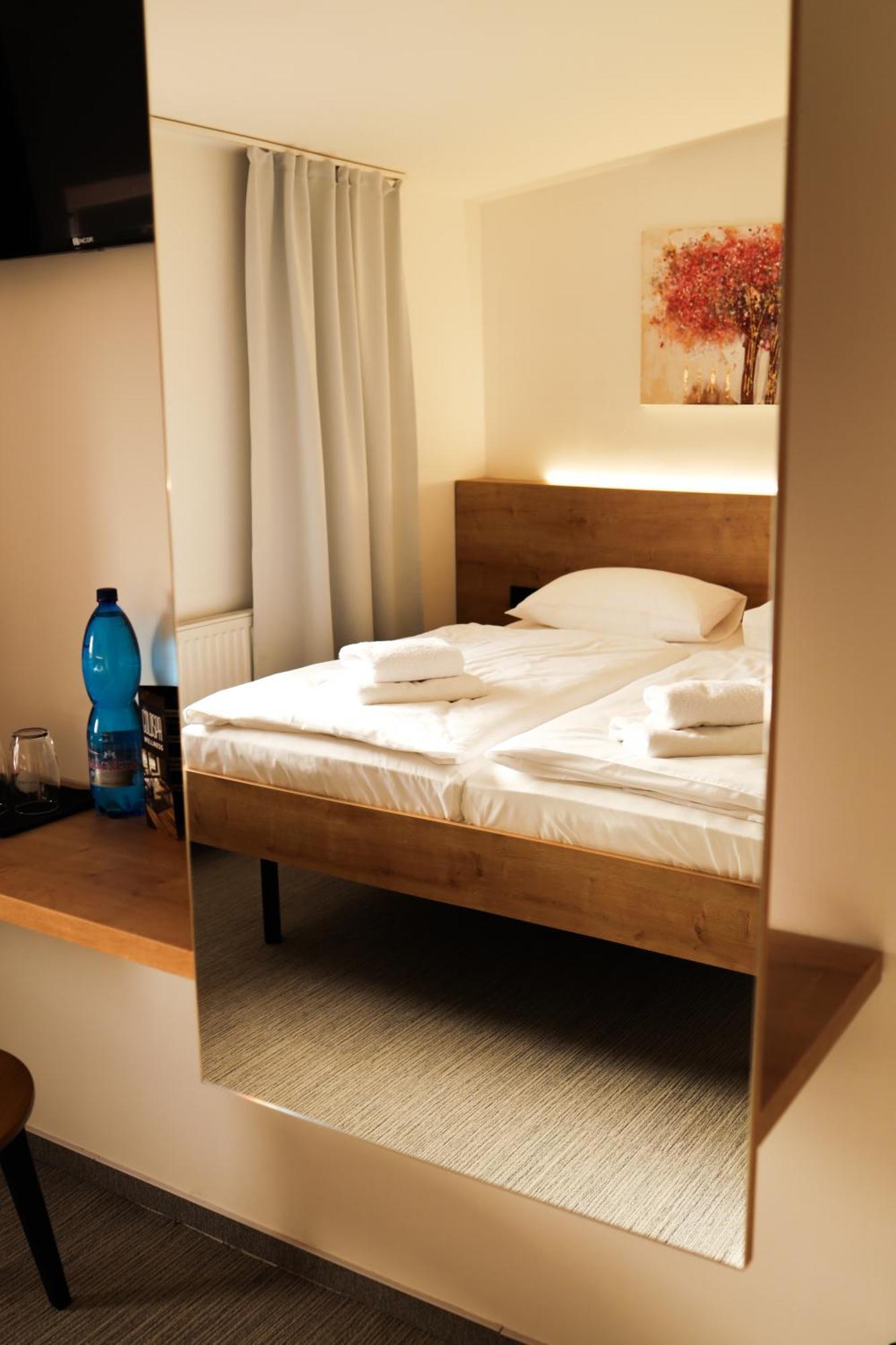 Golden Golem Hotel & Spa Прага Екстер'єр фото