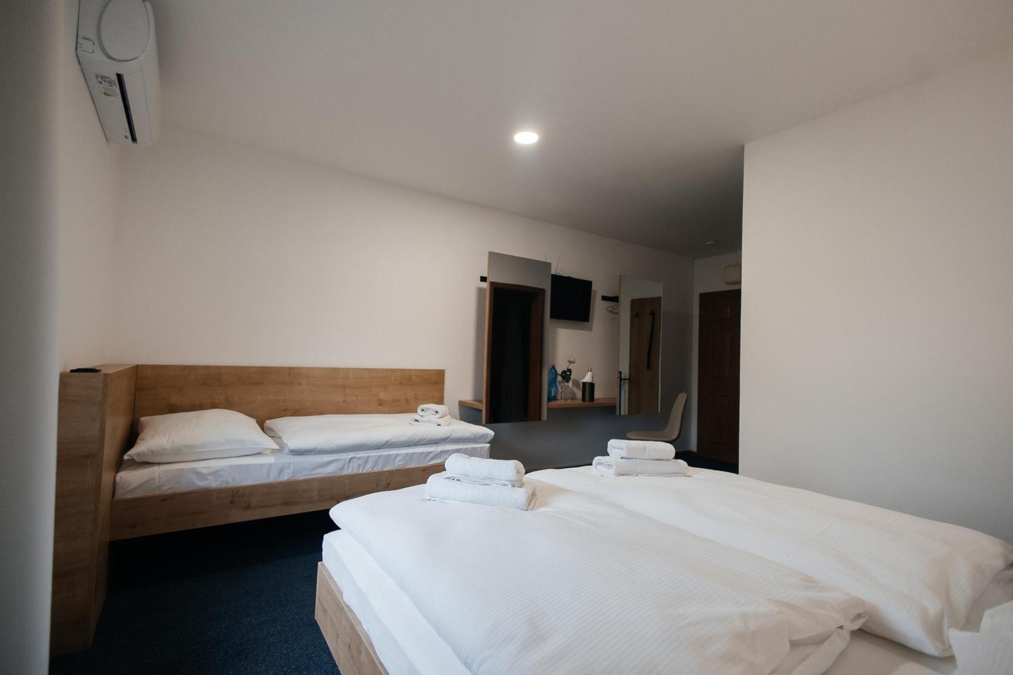Golden Golem Hotel & Spa Прага Екстер'єр фото