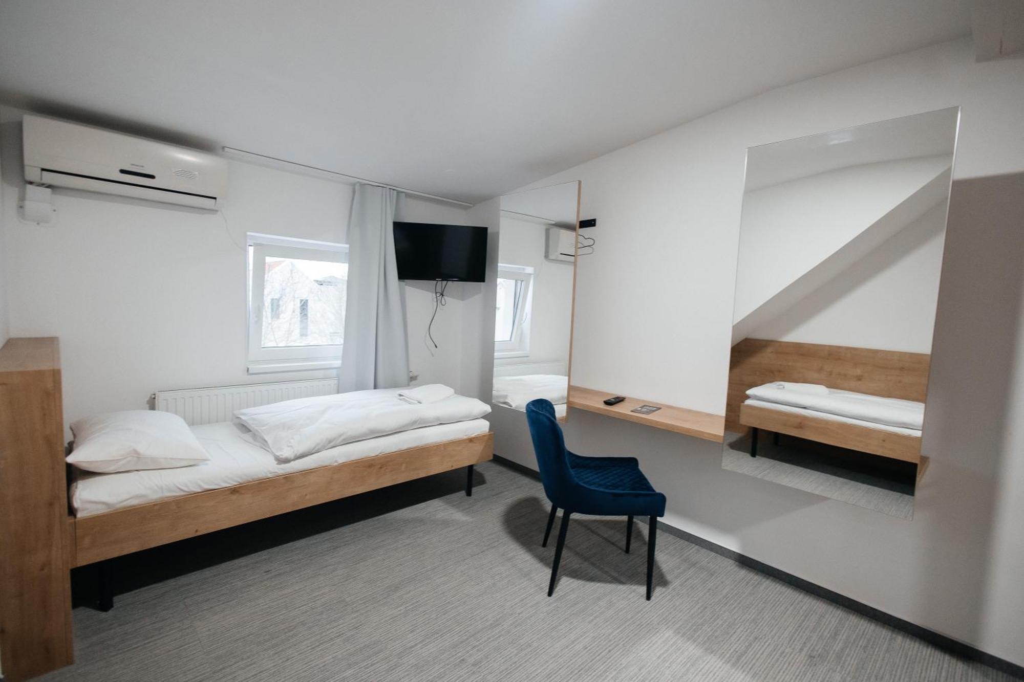 Golden Golem Hotel & Spa Прага Екстер'єр фото
