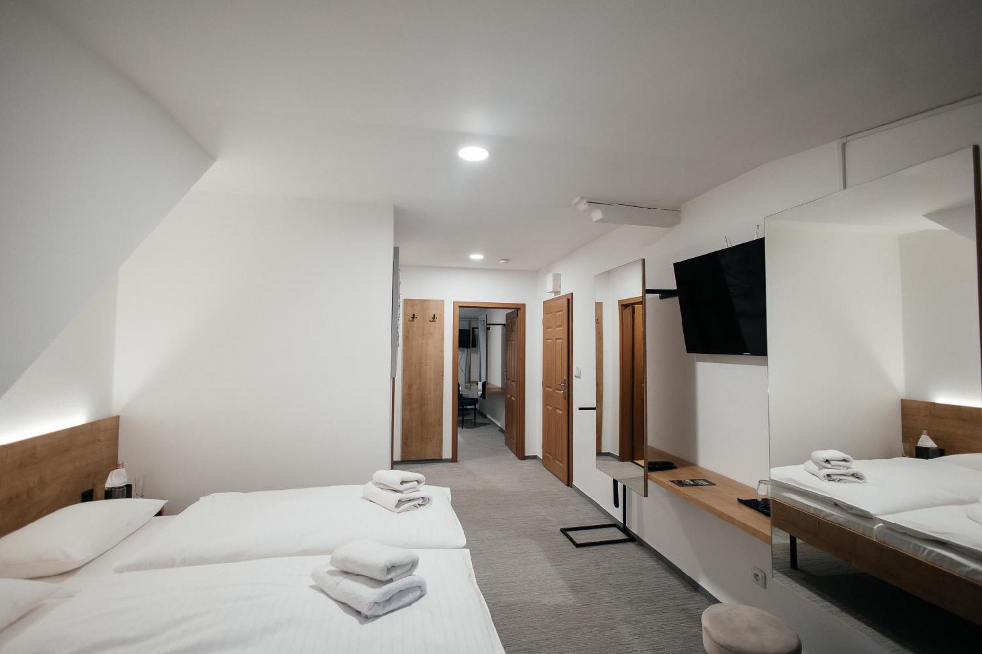 Golden Golem Hotel & Spa Прага Екстер'єр фото