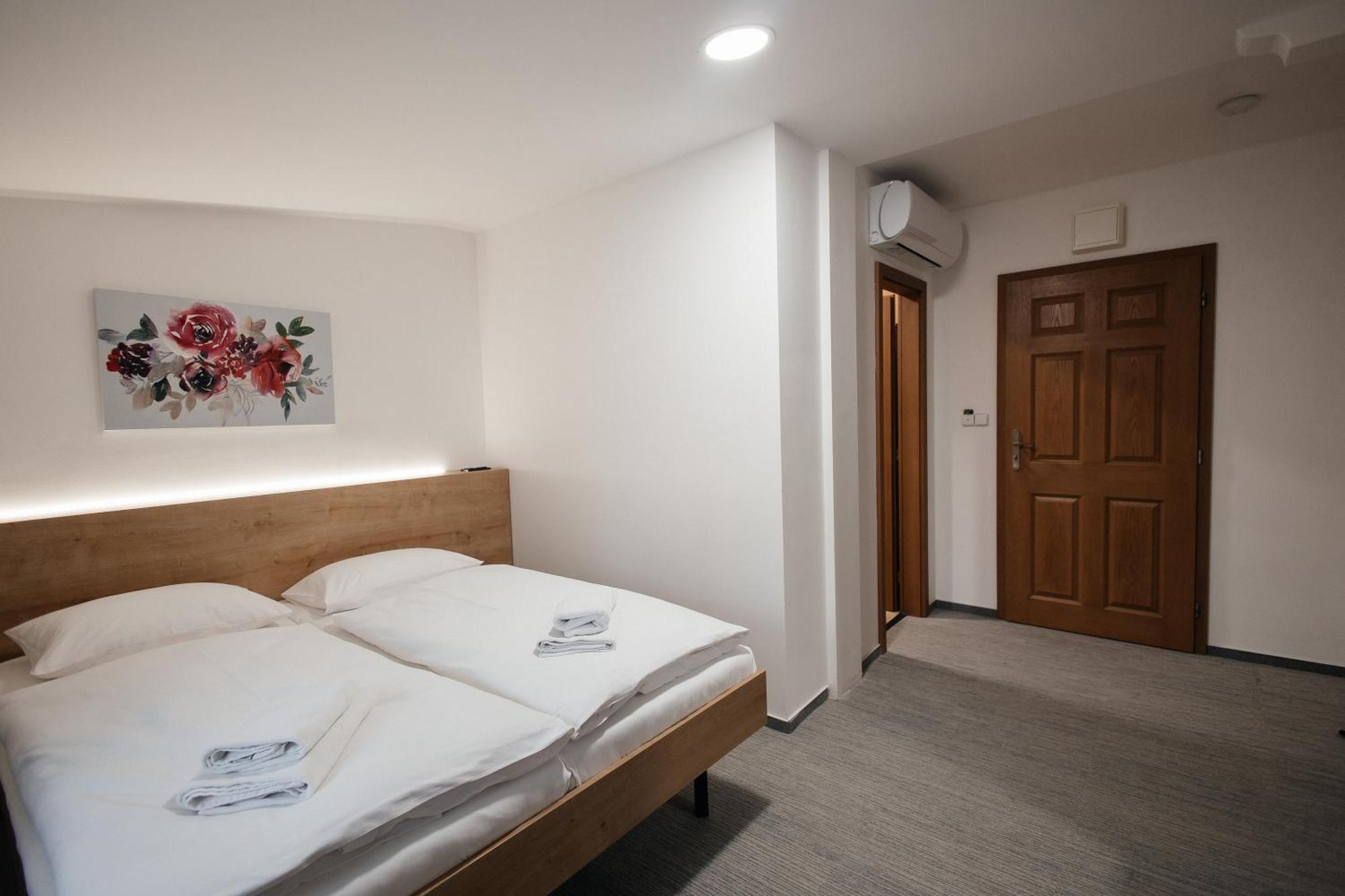 Golden Golem Hotel & Spa Прага Екстер'єр фото