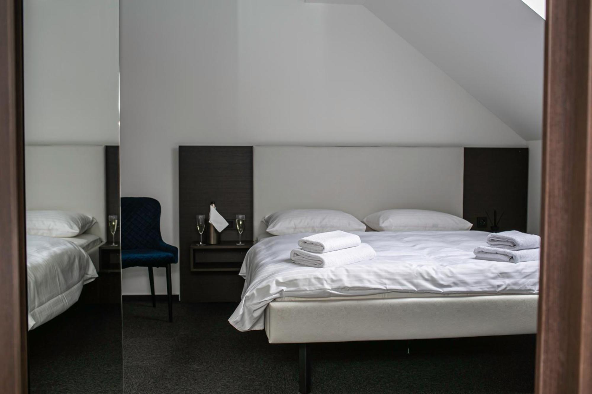Golden Golem Hotel & Spa Прага Екстер'єр фото