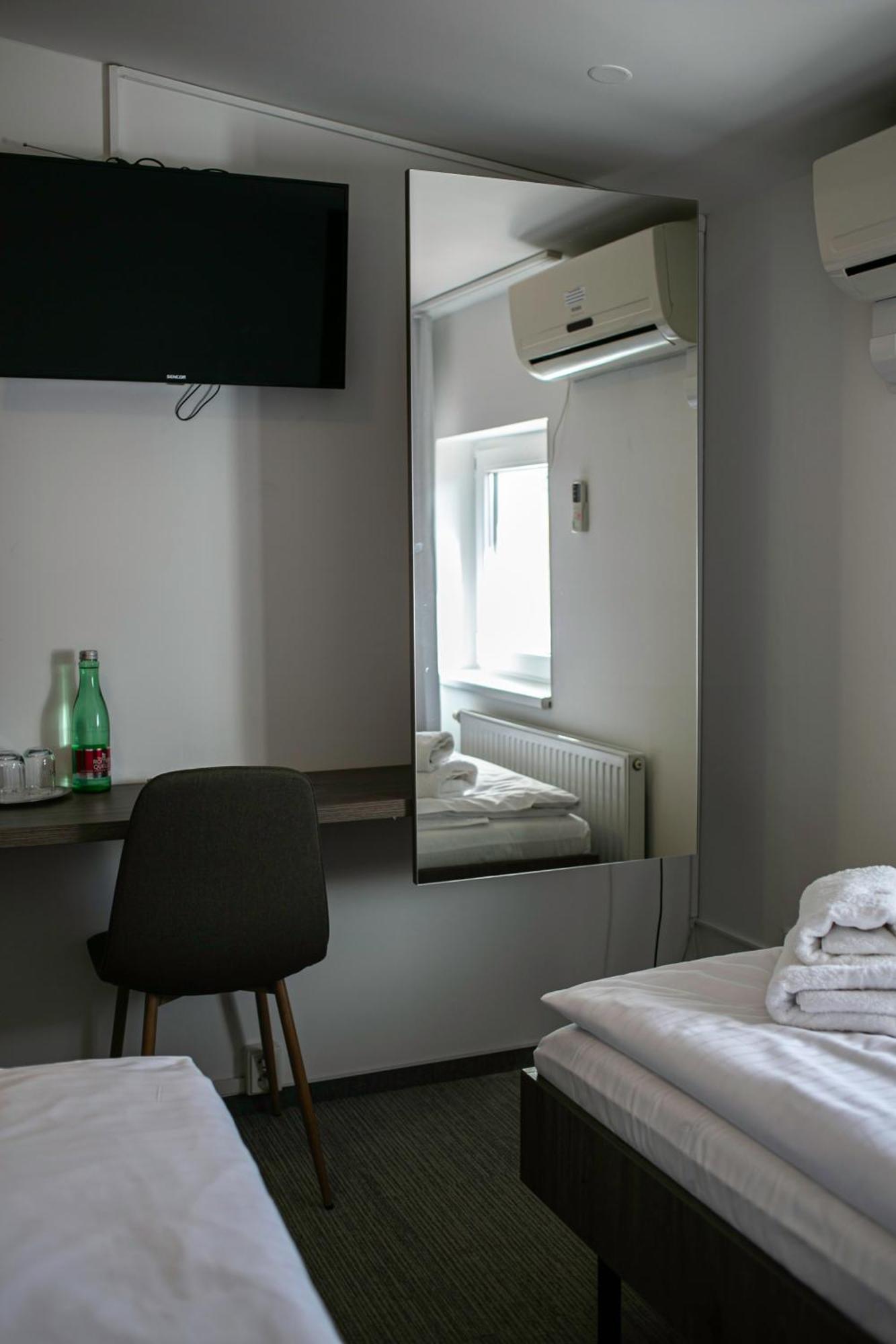 Golden Golem Hotel & Spa Прага Екстер'єр фото